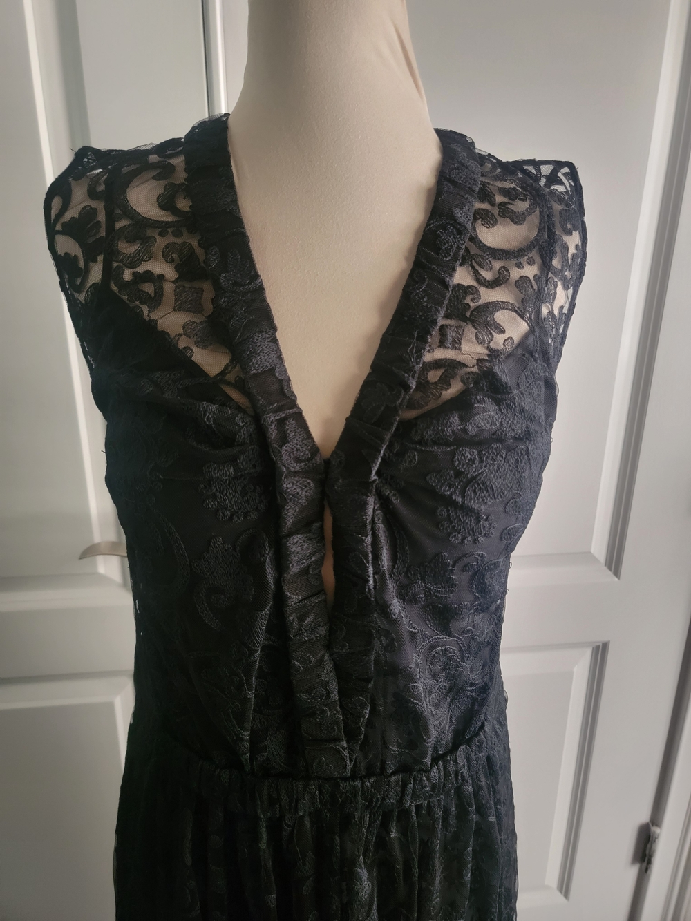 Burberry Black Lace V-Neck Sleeveless Dress